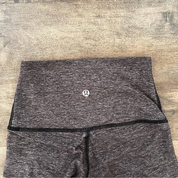 Women’s Lululemon Leggings Gray Size 0 - Picture 3 of 4